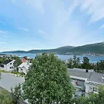 アパート Stunning Views & Location In *